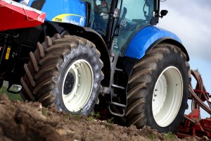 Ultraflex_technology_11.jpg - Tyres featuring Michelins Ultraflex technology include XeoBibs and AxioBibs  designed for use on tractors, CerexBibs  fitted on combine harvesters and SprayBibs  for self-propelled sprayers.